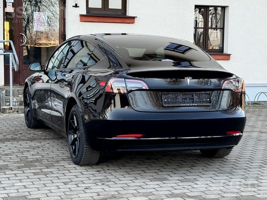 2023 Tesla Model 3 4