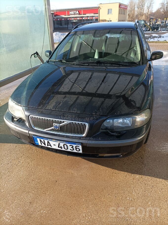 2004 Volvo V70 4