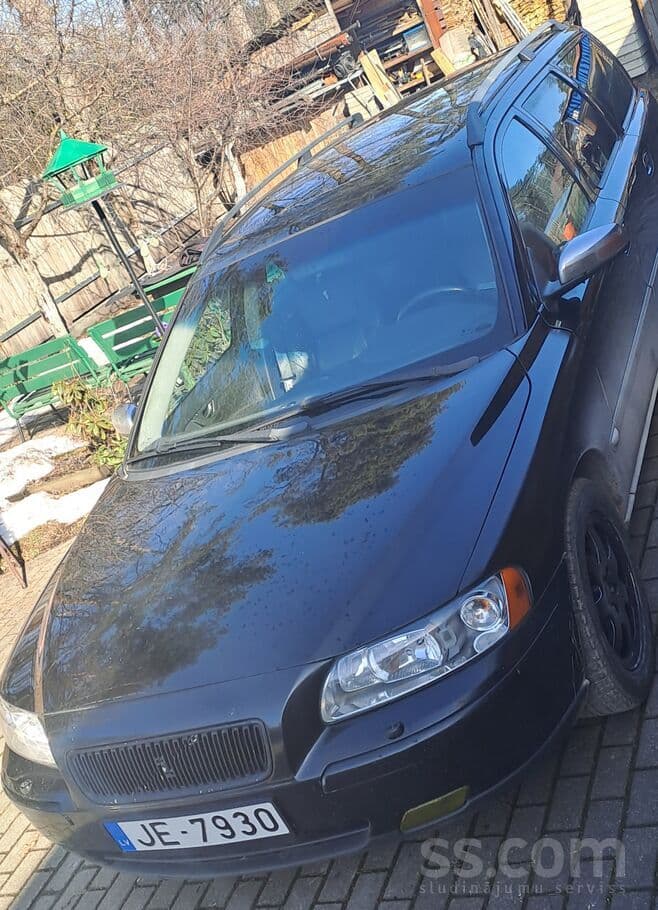 2005 Volvo V70 2