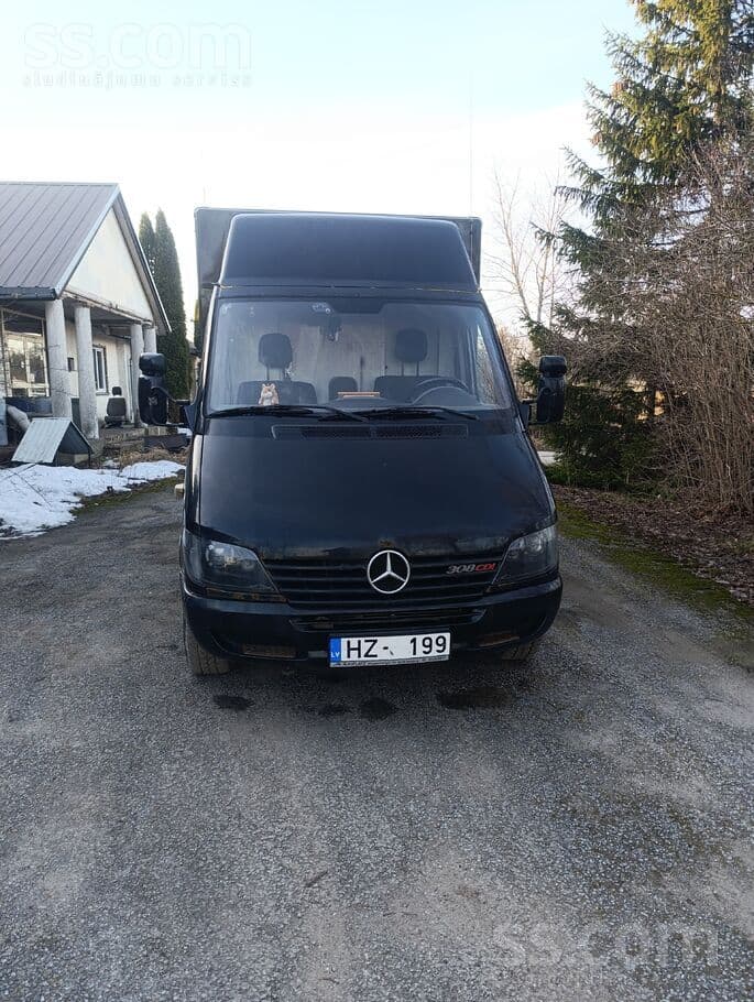 2003 Mercedes-Benz Sprinter 2