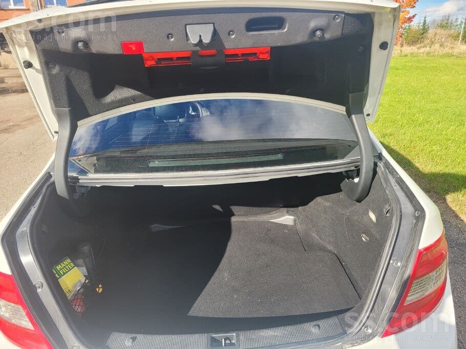 2011 Mercedes-Benz C220 4