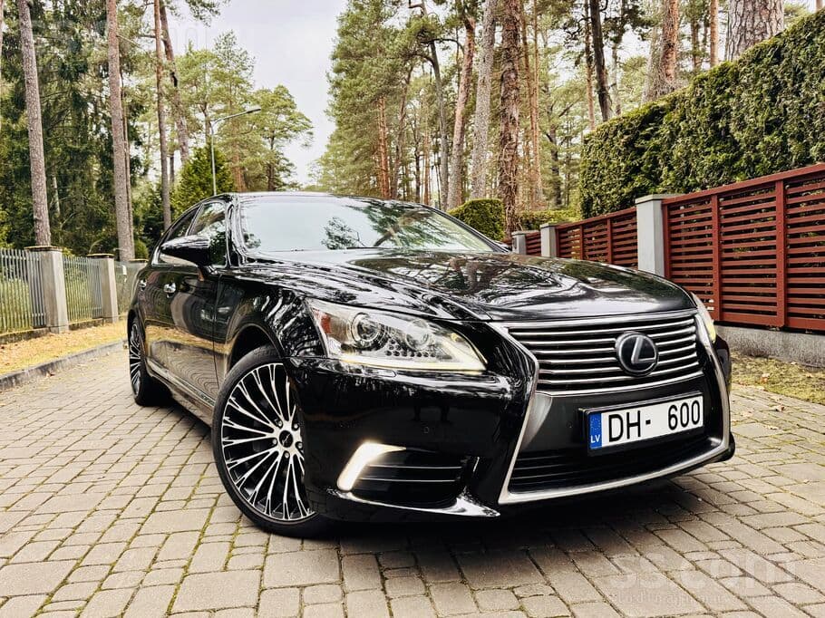 2015 Lexus LS