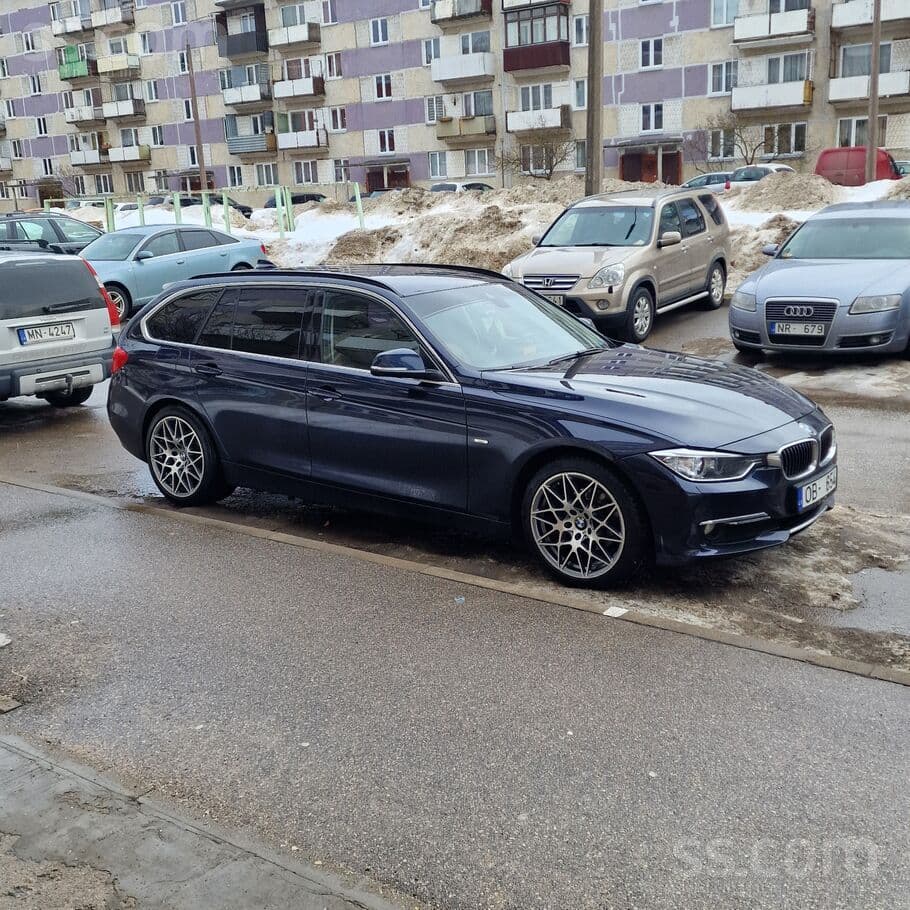 2013 BMW 318